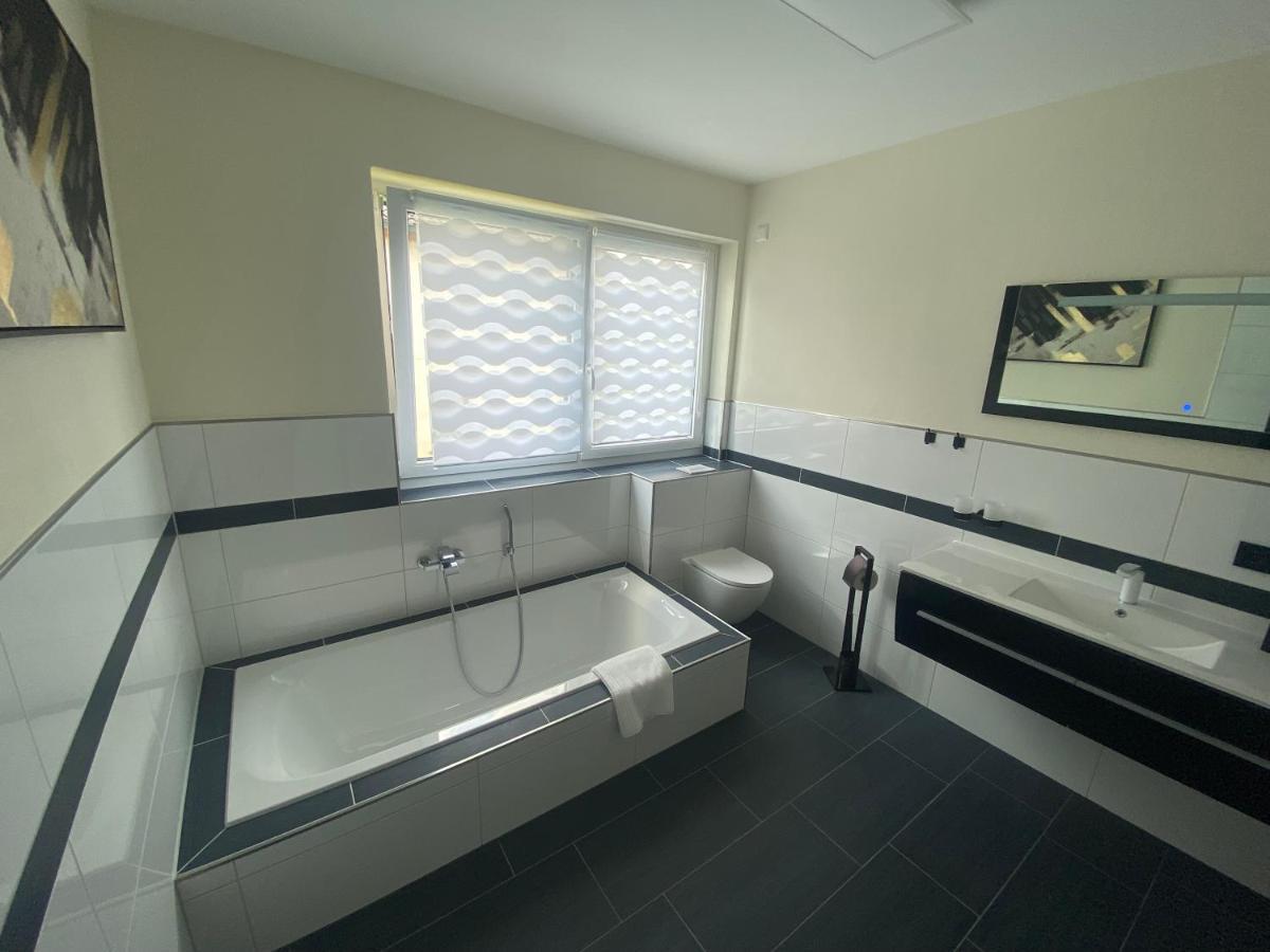 Apartments Saaldorf-Ferienhaus Mit 6 Apartments 45Qm-120Qm Direkt Am Thueringer Meer-Bleilochtalsperre Bad Lobenstein Kültér fotó
